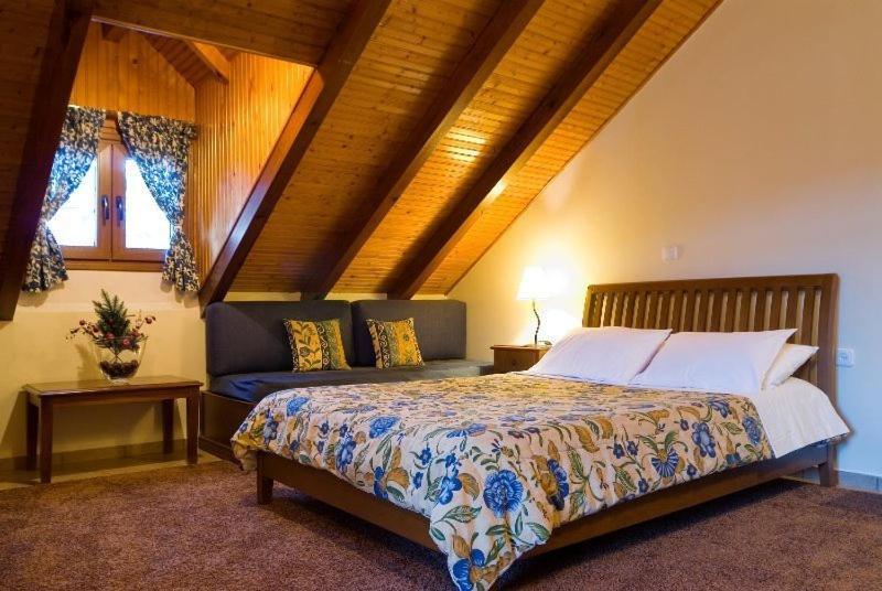 Krinides Hotel Kalavryta Habitación foto